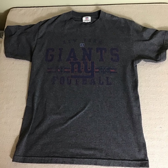 NFL New York Giants GrayTee Shirt Sz. Med EUC (flaw) Sports Apparel, Sports Logo - Picture 2 of 10
